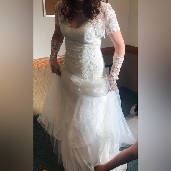 White by Vera Wang Wedding Dress with Overlay - Picture 13 of 13